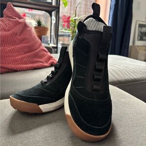 NWOT LL Bean Vista line sneaker-boots.